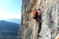 La magnifique traversée aérienne en 5c de la cinquième longueur